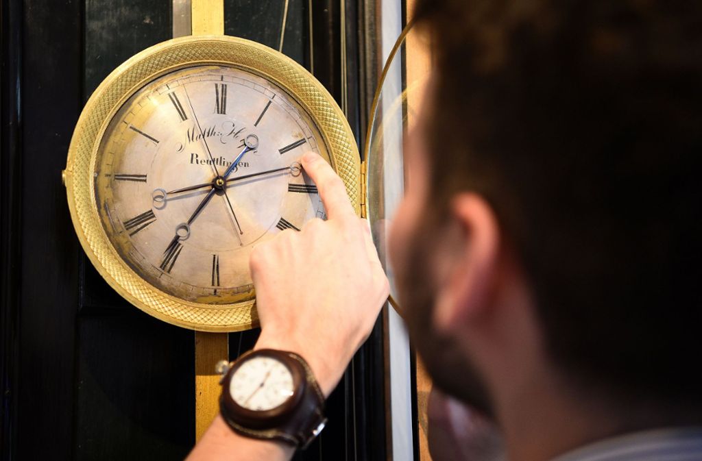 In der Nacht auf Sonntag werden die Uhren um eine Stunde vorgestellt. Foto: dpa