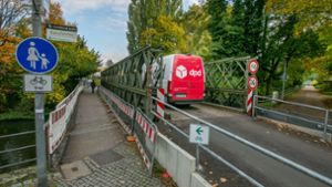 Die Pulverwiesenbrücke ist ein wichtiger Zugang zum Landratsamt und zur Villa Merkel. Foto: Roberto Bulgrin