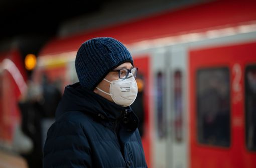 In Baden-Württemberg soll die Maskenpflicht verschärft werden. Foto: dpa/Marijan Murat