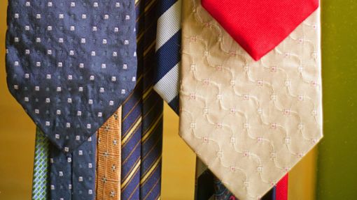 Die Arbeit im Honeoffice ist eine unerfreuliche Entwicklung für Krawattenhersteller, denn nur die allerwenigsten Männer legen daheim den gleichen Wert auf Chic wie im Büro. Foto: Carsten Hoefer/dpa