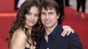 2005: Kuscheln für die Fotografen - ihre junge Liebe zeigen Tom Cruise und Katie Holmes offensiv, ... Foto: dpa