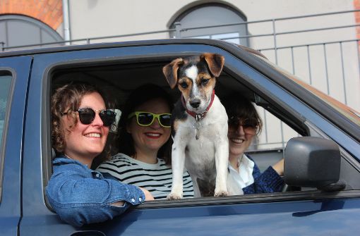 Eva Maisel, Anne Angert und Tina Ackermann (von links) – Hündin Ella ist bei der Reise nach Barcelona nicht dabei. Foto: Privat