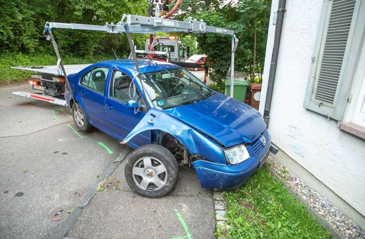 Das Auto war nach dem Unfall nicht mehr fahrbereit. Foto: 7aktuell.de/Simon Adomat/7aktuell.de | Simon Adomat