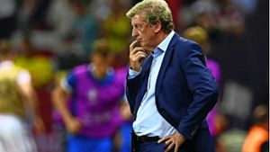 Ratlos im Spiel gegen Island, danach folgte der Rücktritt: Englands Trainer Roy Hodgson. Foto: AFP
