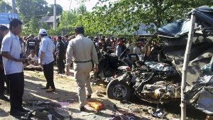 Crash mit Touristenbus - viele Tote