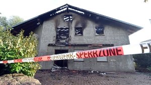 In der Nacht zum 18. Juli 2015 wurde ein Brandanschlag auf das leer stehende Gebäude in Remchingen verübt, in das rund 20 Flüchtlinge einziehen sollten. Foto: dpa