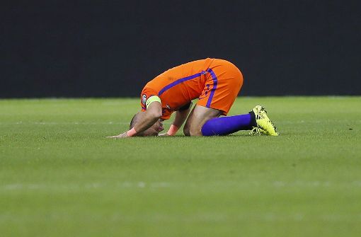 Arjen Robben und die Niederlande am Boden zerstört. Foto: AP