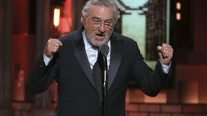 „F... Trump“ ruft Schauspieler Robert De Niro auf der Bühne der Tony Awards und wird vom Fernsehsender zensiert. Foto: Invision