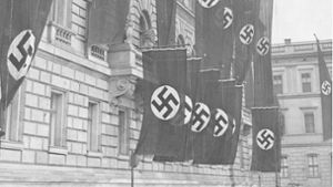 Nach dem Anschluss von Österreich im Jahr 1938 wehen am   Reichsfinanzministerium in Berlin  die Fahnen der Nazis. Foto: picture alliance / ullstein bild/Herbert Hoffmann