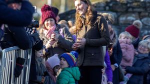 Eine royale Überraschung: Herzogin Kate besuchte am Mittwoch eine Jugendfarm am Rande von Belfast. Foto: AFP/PAUL FAITH