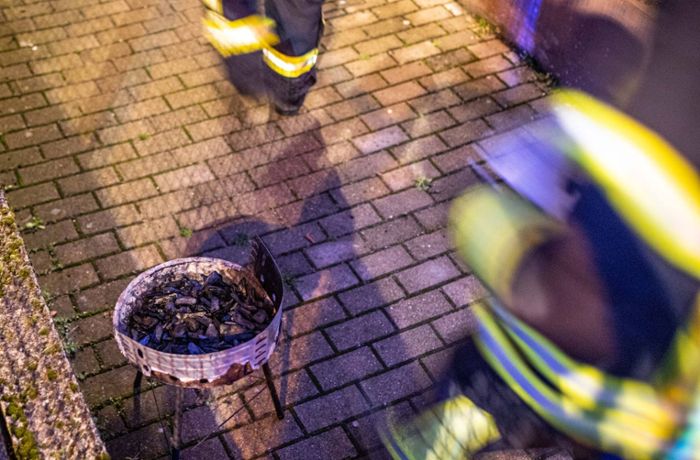 Feuerwehreinsätze in Stuttgart: Tödliche Gefahr durch Holzkohlegrill im Haus