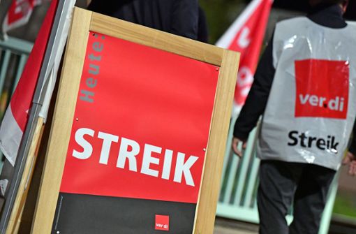 Verdi ruft alle Beschäftigten der Sparda-Banken zum Streik auf. (Symbolbild) Foto: dpa/Martin Schutt