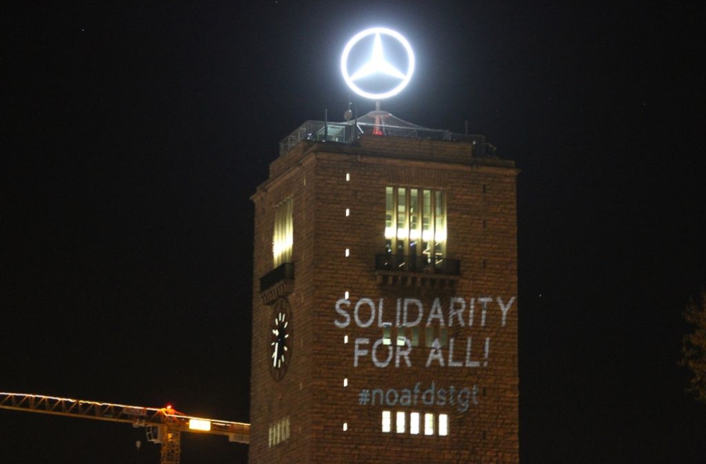 Aktivisten haben am Donnerstagabend eine Protestaktion gegen die AfD in Stuttgart gestartet.