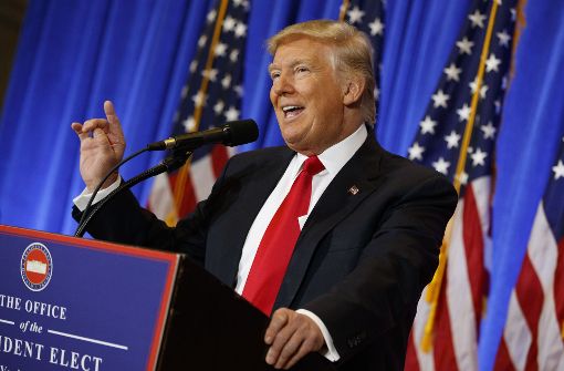 Der designierte US-Präsident Donald Trump bei einer Pressekonferenz in der Lobby des Trump-Towers in New York. Es war die erste Pressekonferenz Trumps seit Juli 2016. Foto: AP