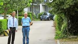 Carl Friedrich Vees (links) und Eberhard Platz lieben ihr Chausseefeld. Das Wohngebiet ist vor 20 Jahren entstanden. Foto: Eisele