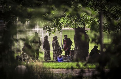 Im Schlossgarten, wo Romagruppen kampieren, ist das Zelten verboten. Foto: Lichtgut/Max Kovalenko