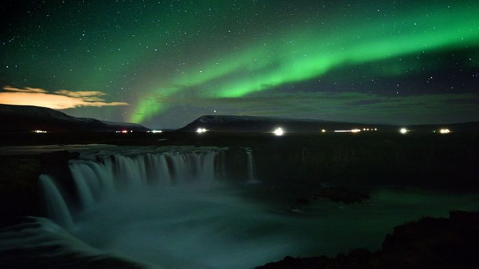 In Island leuchten die Polarlichter