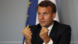 Frankreichs Präsident Macron tritt die Flucht nach vorne an. Foto: dpa/Gonzalo Fuentes