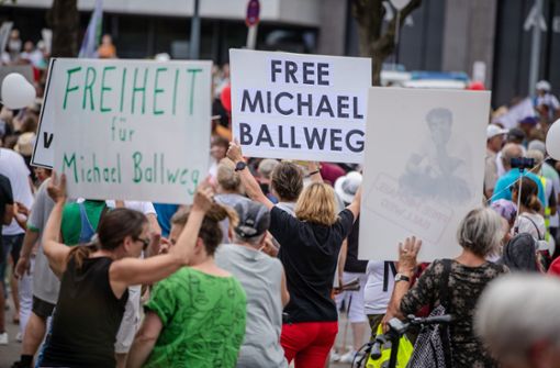 Querdenkender Protest vor dem Gefängnis in Stammheim Foto: Lichtgut/Christoph Schmidt