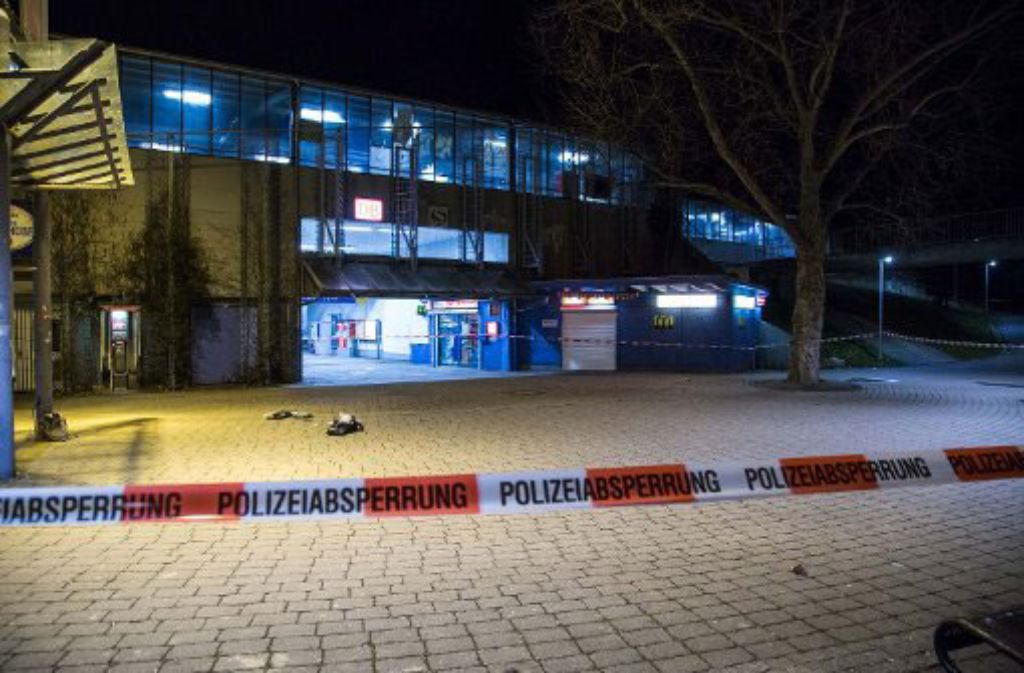 Warum Polizisten in der Nacht zum Mittwoch in Stuttgart-Untertürkheim einen Mann anschoss, ist derzeit unklar.
