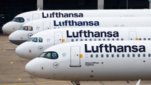 Die Lufthansa-Aktionäre dürfen nach mehreren Nullrunden infolge der Pandemie für 2023 wieder mit einer Dividende rechnen. Foto: Lando Hass/dpa