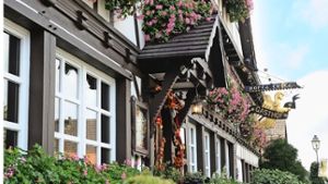 Das Restaurant Engel liegt mitten im  Blumen- und Weindorf Sasbachwalden. Das Gebäude mit seiner schmucken Fachwerkfassade ist denkmalgeschützt und makellos instandgehalten. Foto: StN