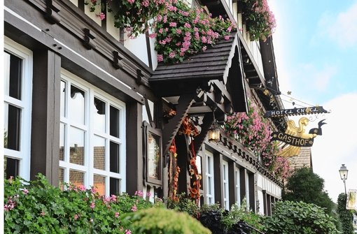 Das Restaurant Engel liegt mitten im  Blumen- und Weindorf Sasbachwalden. Das Gebäude mit seiner schmucken Fachwerkfassade ist denkmalgeschützt und makellos instandgehalten. Foto: StN