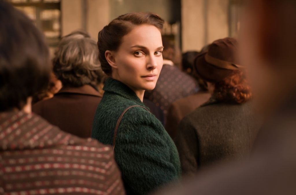 Natalie Portman spielt die Holocaust-Überlebende Fania. Und muss erstmals als Regisseurin alles im Blick halten.