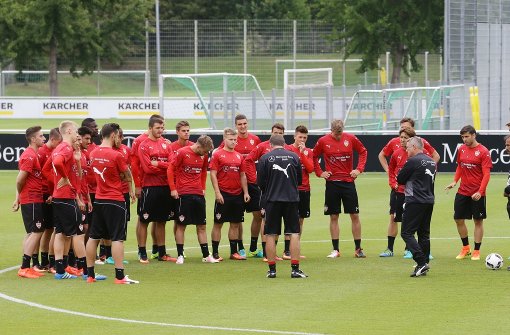 Die Profis des VfB Stuttgart auf dem Trainingsgelände in Bad-Cannstatt. Foto: Pressefoto Baumann