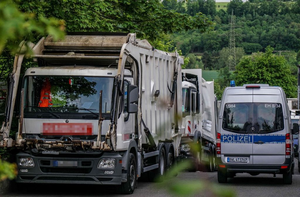 Beamte durchsuchten eine Müllentsorgungsfirma in Reichenbach an der Fils. Foto: SDMG