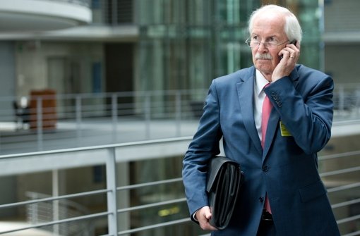 Er hat derzeit nur wenige Fürsprecher: Generalbundesanwalt Harald Range steht wegen der Landesverrats-Affäre in der Kritik. Foto: dpa