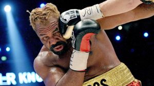 Ein Boxer erhält einen Schlag gegen den Kopf (Symbolbild). Foto: dpa