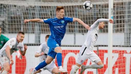 Loris Maier fehlt den Stuttgarter Kickers nach seiner Roten Karte im Spiel beim TSV Schott Mainz. Foto: Pressefoto Baumann/Volker Müller