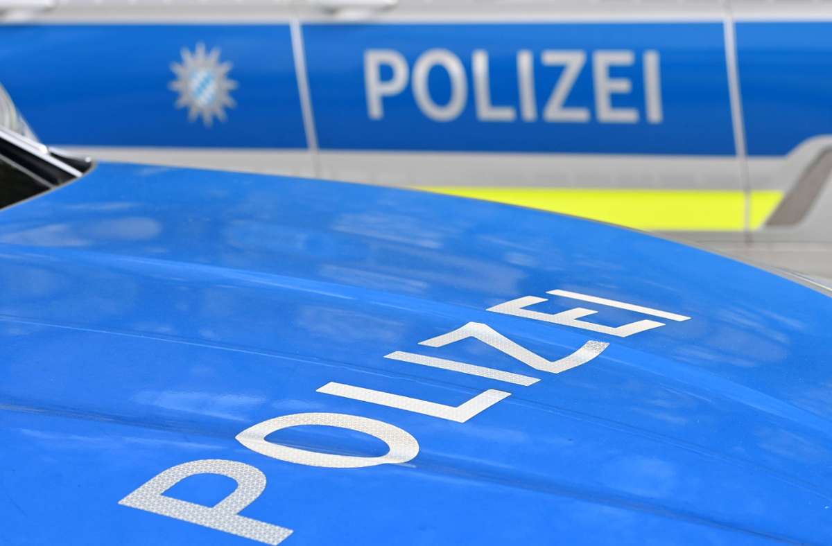In Stuttgart ist es am Samstag zu zwei Raubfällen gekommen. Die Polizei sucht Zeugen (Symbolbild). Foto: IMAGO/Frank Hoermann / SVEN SIMON