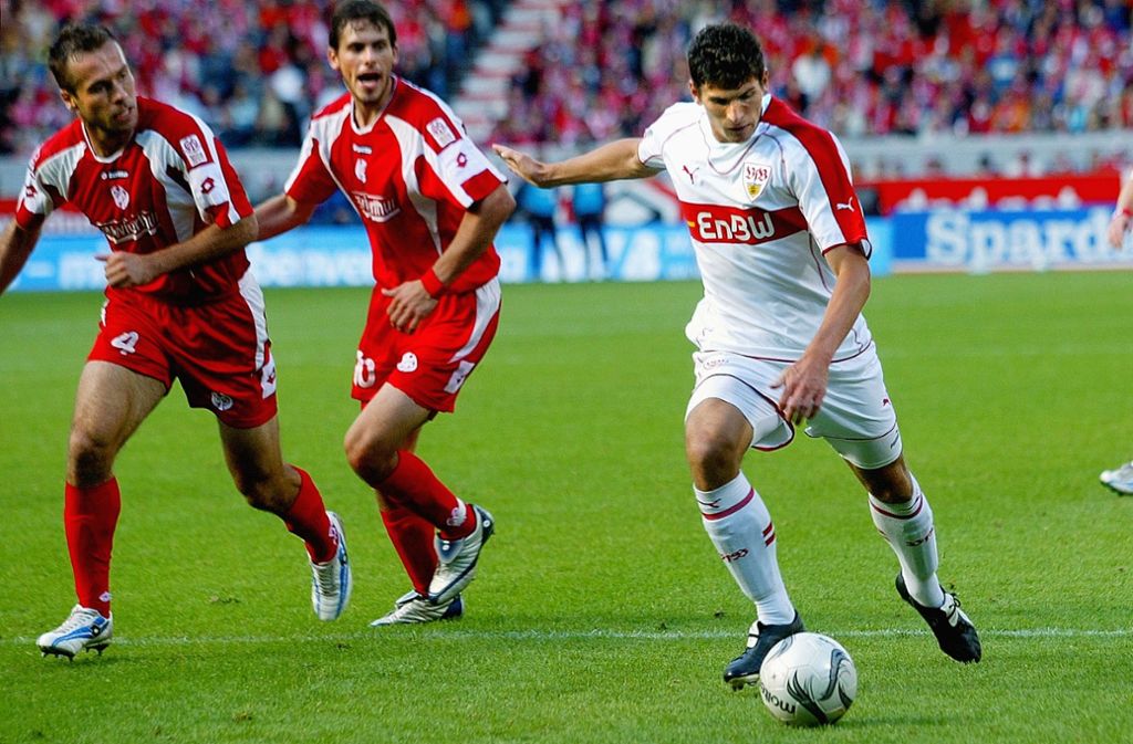 Giovanni Trapattoni wechselte Mario Gomez am 17. September 2005 in Mainz ein und Super Mario erzielte beim 2:1-Sieg sein erstes Bundesligator für den VfB. Der Rest ist Geschichte – und Gomez ein sicherer Kandidat für die Jubiläumself.