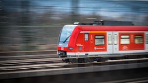 So schnell sie auch aussehen: S-Bahnen in der Region sind nicht immer pünktlich. Landrat Rainer Haas befürchtet, dass sich dies nicht ändert, solange es die Baustelle am Stuttgarter Tiefbahnhof gibt. Foto:  