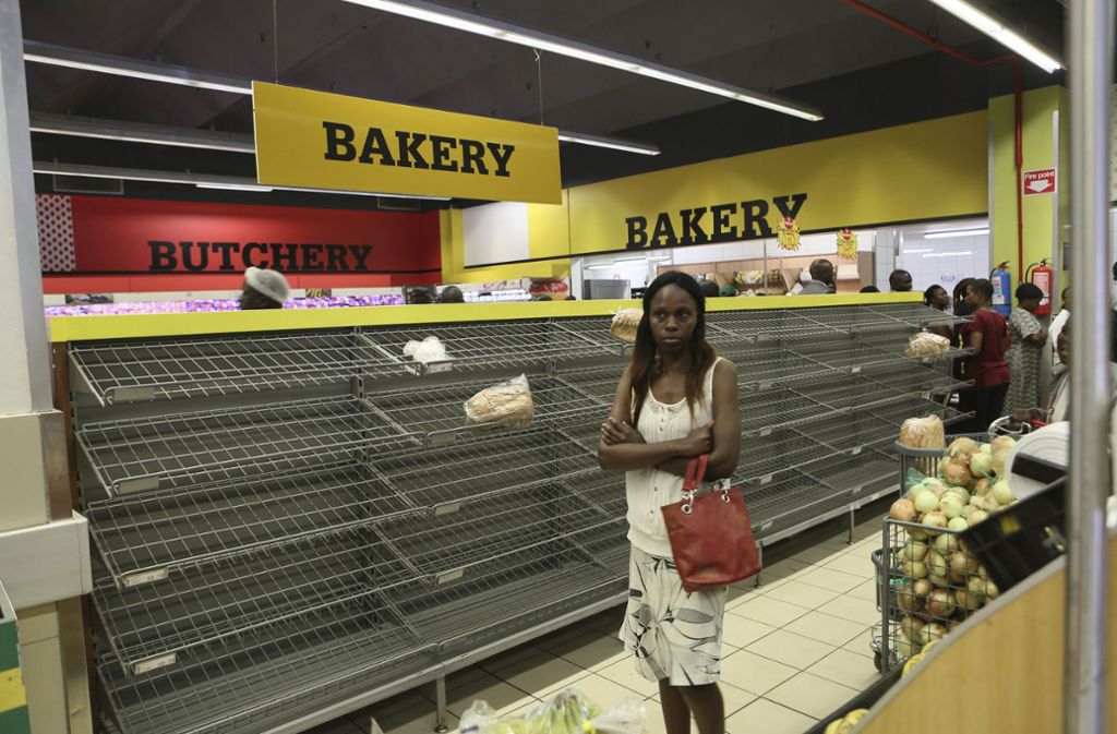 Leere Regale in den Supermärkten: In  Simbabwe leiden die Menschen unter der Währungskrise. Foto: AP