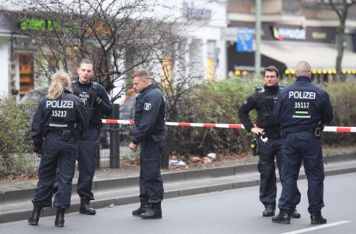 Die Polizei kontrolliert den Tatort in Berlin. Foto: dpa
