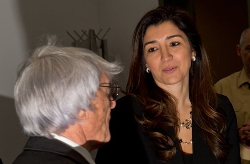 Der Formel-1-Chef Bernie Ecclestone  mit seiner Frau Fabiana Flosi im Landgericht München I vor Prozessbeginn. Foto: dpa