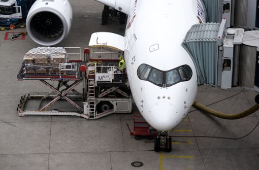 Am Flughafen München werden zahlreiche Gepäckstücke gelagert. Foto: dpa/Sven Hoppe