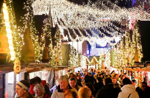 Am 15. November startet als einer der ersten in Deutschland  der Essener Weihnachtsmarkt. Stuttgart folgt knapp zwei Wochen später – am 27. November. Foto: Roland Weihrauch/dpa