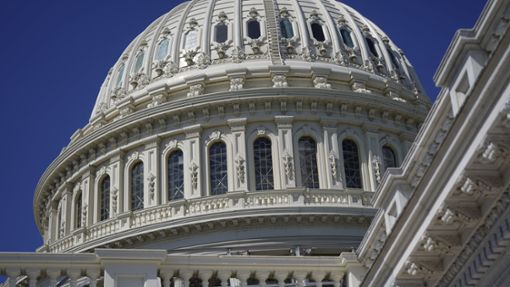 Das US-Repräsentantenhaus hat kurz vor einem drohenden Stillstand der Regierungsgeschäfte ein Haushaltspaket in Billionenhöhe verabschiedet. Foto: dpa/Patrick Semansky