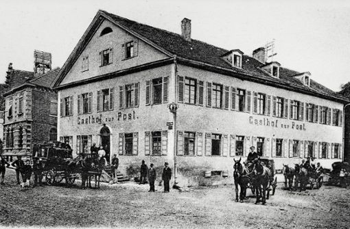 Die Bietigheimer „Krone“, auch Gasthof zur Post, weil darin von 1874 bis 1888 die Poststelle des Ortes  untergebracht war. Die Aufnahme stammt von 1899/1900. Foto: Stadtarchiv Bietigheim-Bissingen
