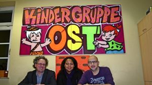 Auch die Pädagogen bedauern die Schließung der internationalen Kindergruppe: Thilo Fleck, Victoria Oduro und Stefan Molsner (von links). Foto: Benjamin Schieler
