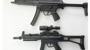 Die Maschinenpistole wurde aus schwarzen Lego-Steinen nachgebaut und soll „täuschend echt“ ausgesehen haben, schreibt die Polizei. (Symbolbild) Foto: dpa
