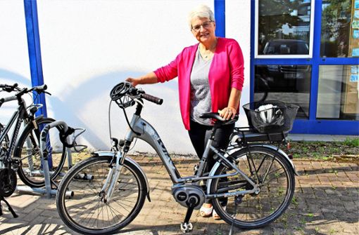 Hannelore Schullian steigt ab und an auf das E-Bike um, das dauert zwar länger, nervt aber nicht so. Foto: Holowiecki