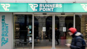 Die Filialen von Runners Point sollen zunächst alle geöffnet bleiben, bis eine Einigung getroffen wurde. Foto: dpa/Axel Heimken