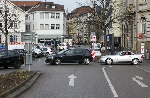 Der Pfeil in die Ritterstraße soll ebenso verschwinden wie die Kurzzeitparkplätze. Foto: Rudel/Archiv