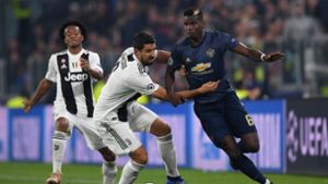 Bis auf weiteres will sich Sami Khedira (Mitte) im Dienste von Juventus Turin auf höchstem Niveau mit Stars wie Paul Pogba von Manchester United (re.) messen. Foto: Getty