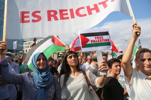 Die Free-Palästina-Demo am Freitag in Stuttgart blieb friedlich. Foto: www.7aktuell.de | Jonas Oswald